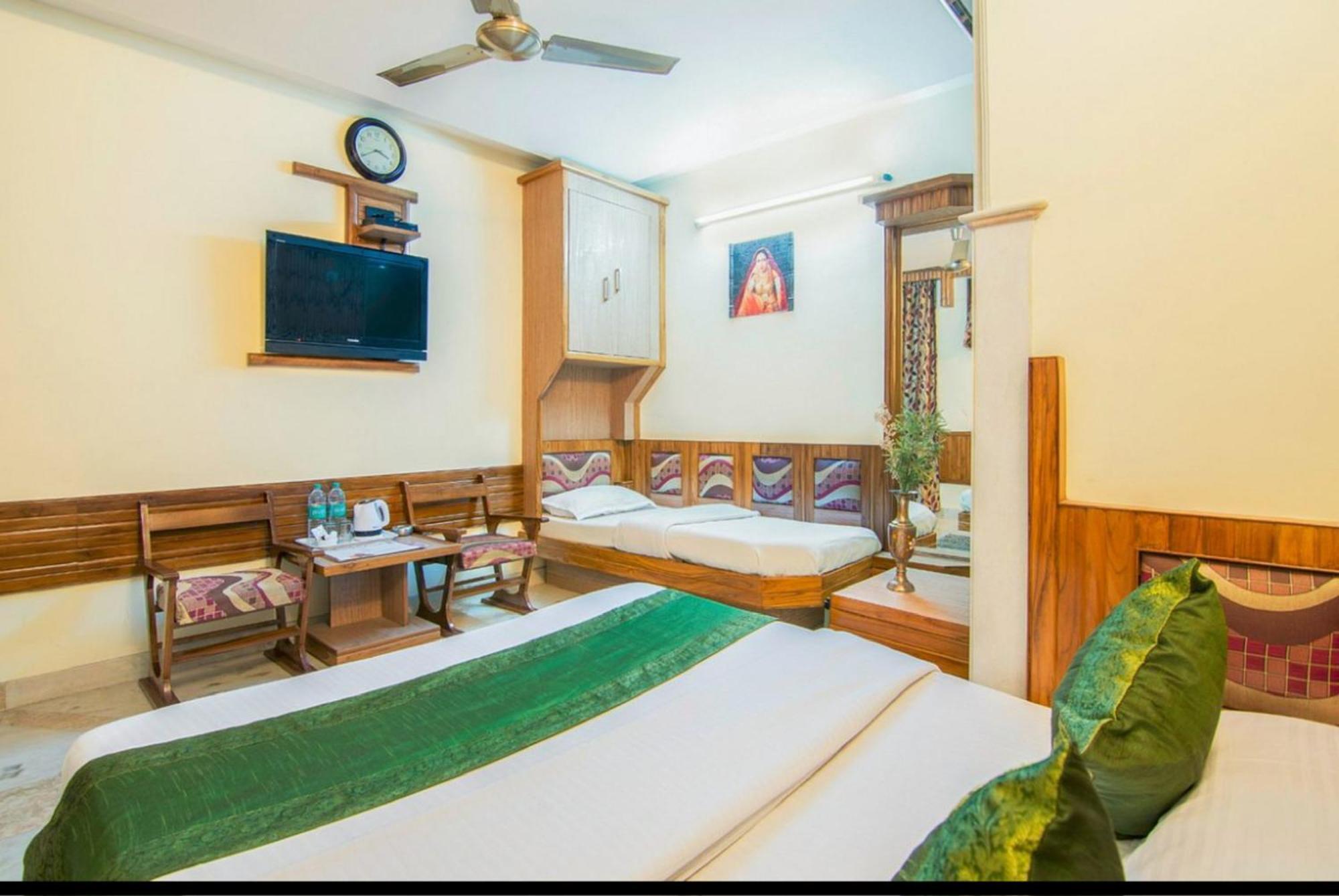 The Natraj Yes Please -New Delhi Hotel Bagian luar foto
