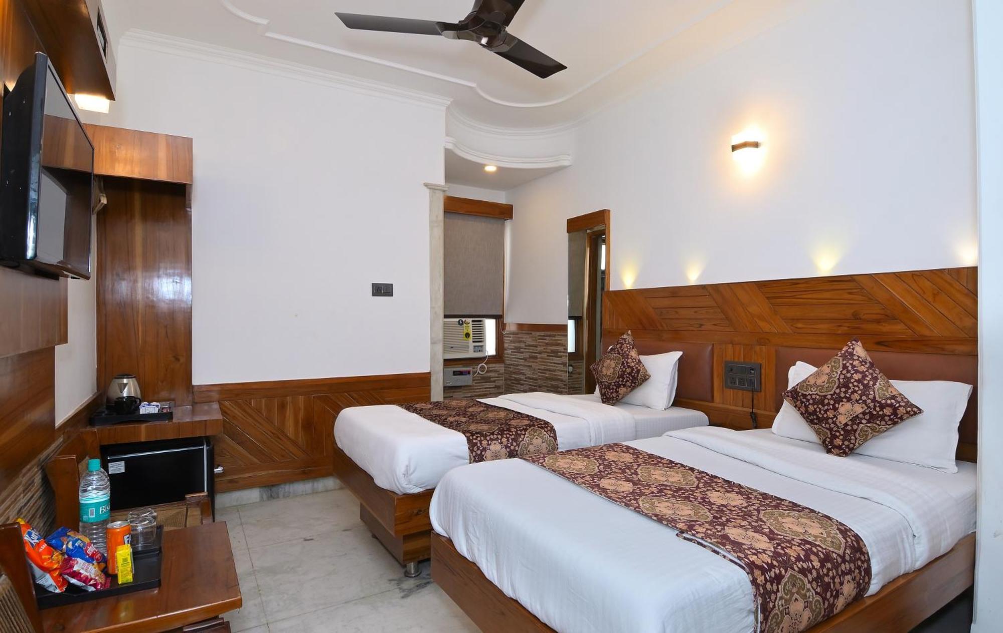 The Natraj Yes Please -New Delhi Hotel Bagian luar foto