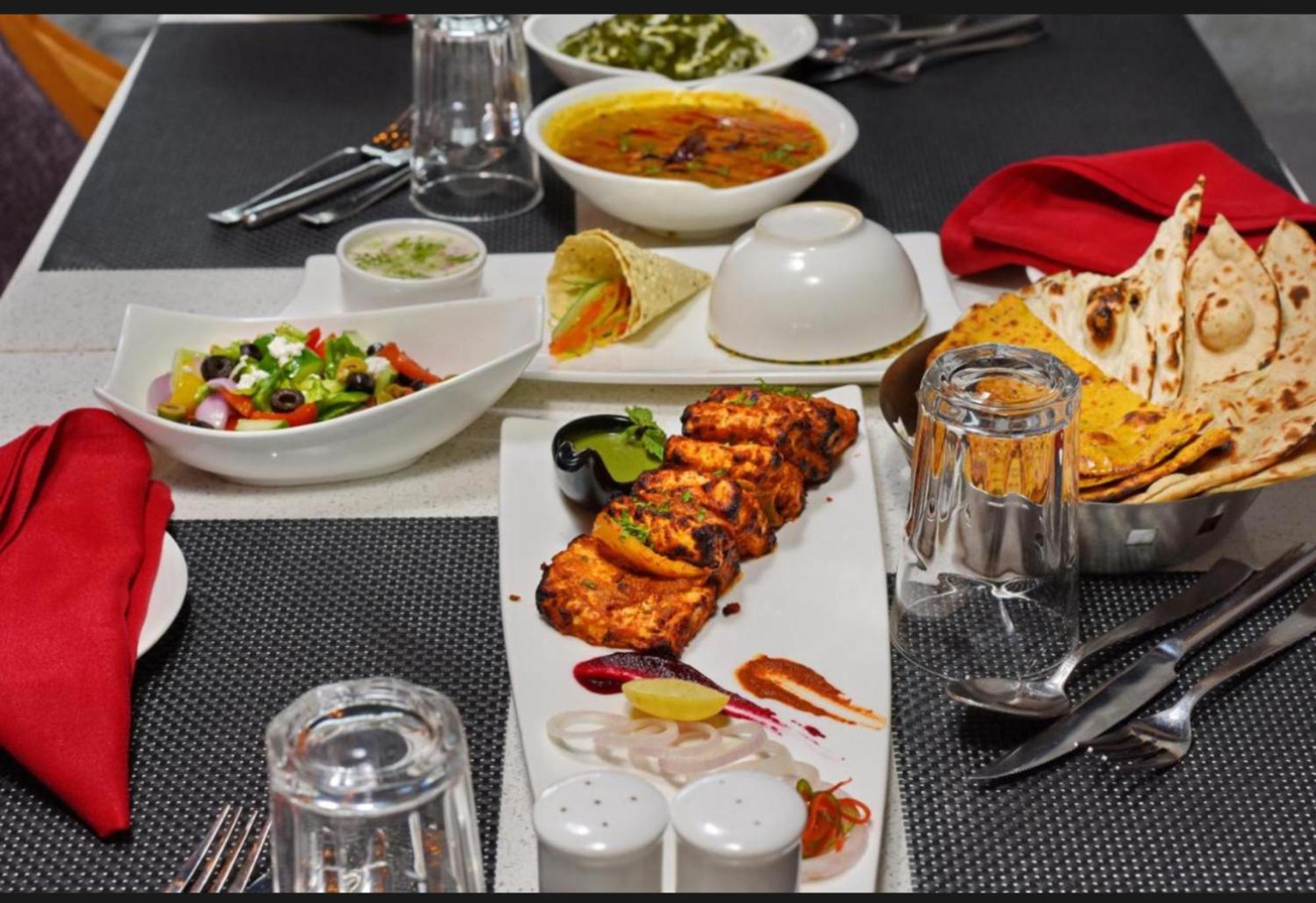 The Natraj Yes Please -New Delhi Hotel Bagian luar foto